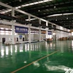 平湖1300平可做化工厂房出租，高10米，有环评，可挂靠