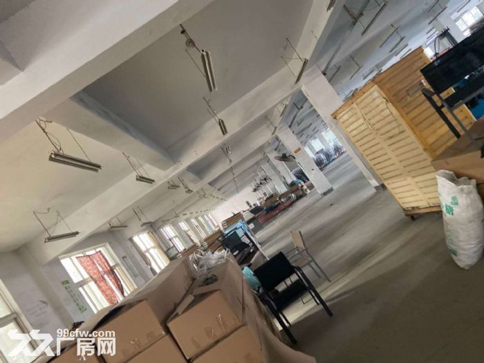 南湖区植物园出租厂房1000平方，多层厂房，单层高6米，货梯2吨。