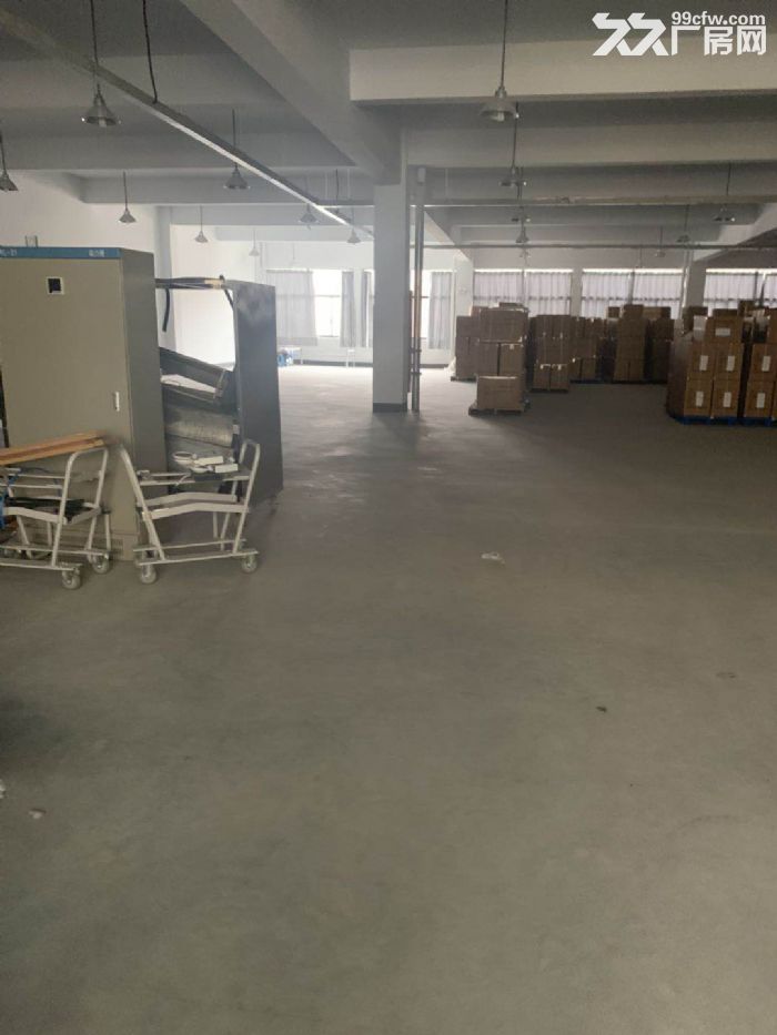 出租桐乡市龙翔3000平多层标准厂房可分租低价出租！低价出租！