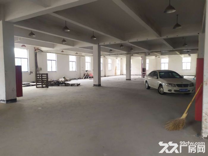 桐乡市石门工业区1800平标准厂房可分租独门独院低价出租！低价出租！