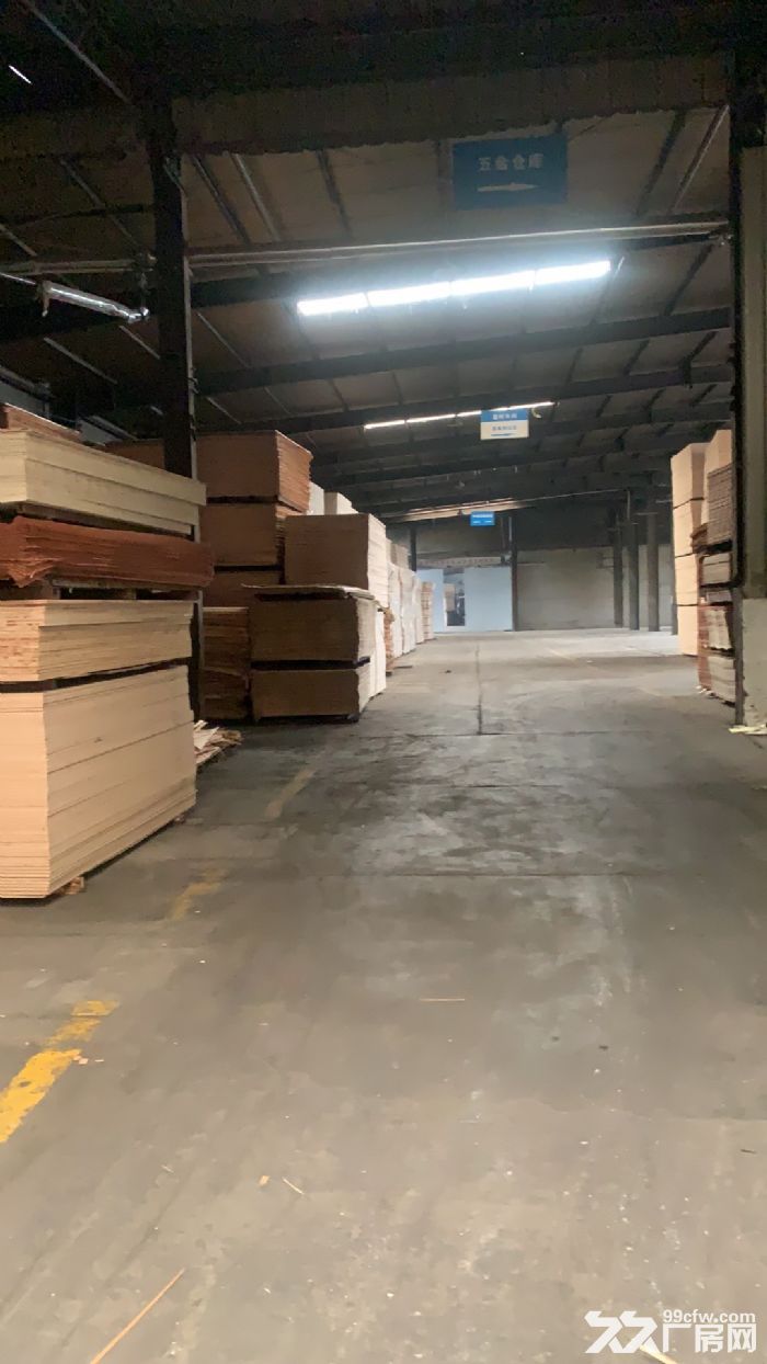商城边1000方仓库出租，24块高9米，卸货方便，物流小加工等