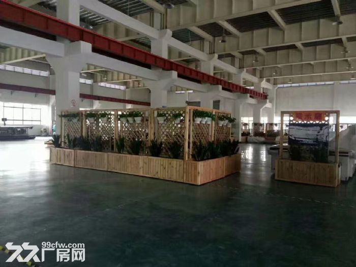 独门独院6500平单层厂房出租，高12米，有航车多部，电1000KVA