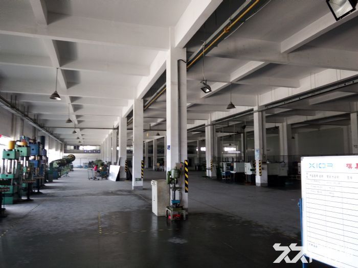 曹桥5400平独门独院厂房1−2层出租，有食堂宿舍，可分租，可做箱包，无纺布