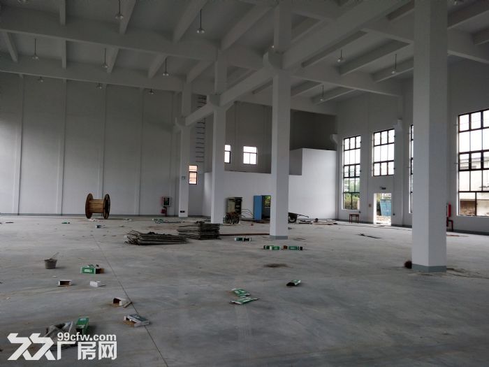 新仓4000平方一楼厂房，可做印刷，机械，五金，注塑等，可分租