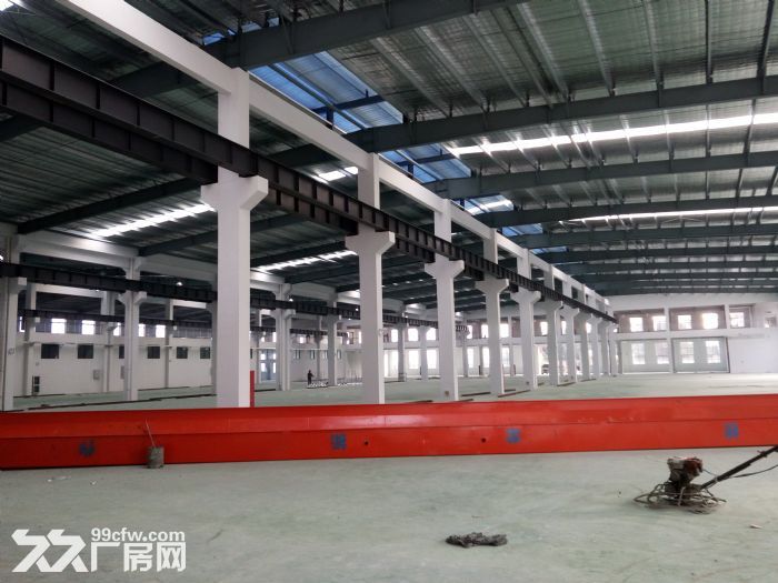 平湖开发区独门独院8000平方厂房，一楼高8米，配电800KVA，有蒸汽天然气